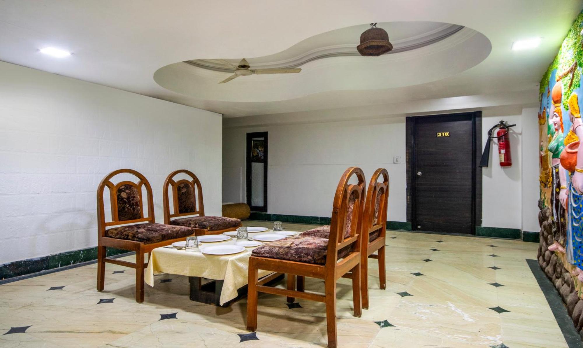 Itsy Hotels Shree Krishna Palace Ahmedabad Exterior photo